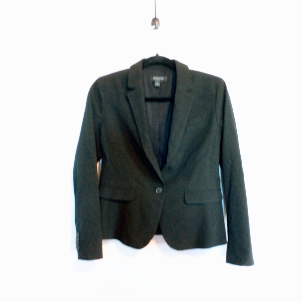 Ann Taylor black blazer, NWOT. Front button with a lining. Buttons along the cu